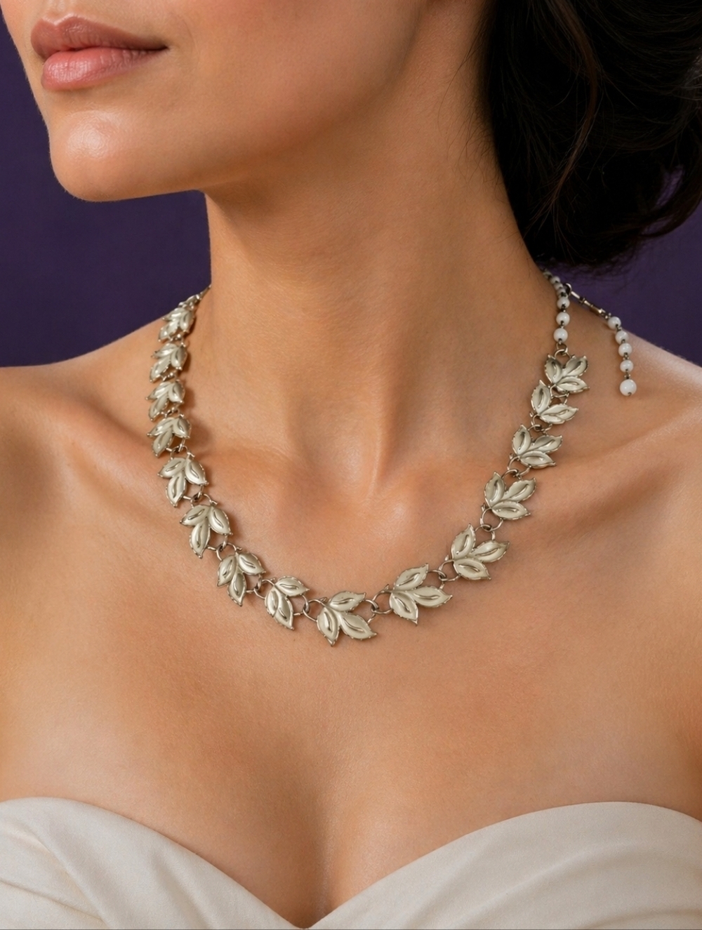 Vtg CORO 1960s Two-tone White and Silver Leaf Bridal Necklace